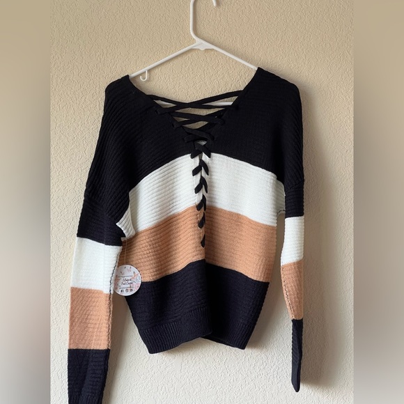 NWT Color block sweater - Picture 4 of 4